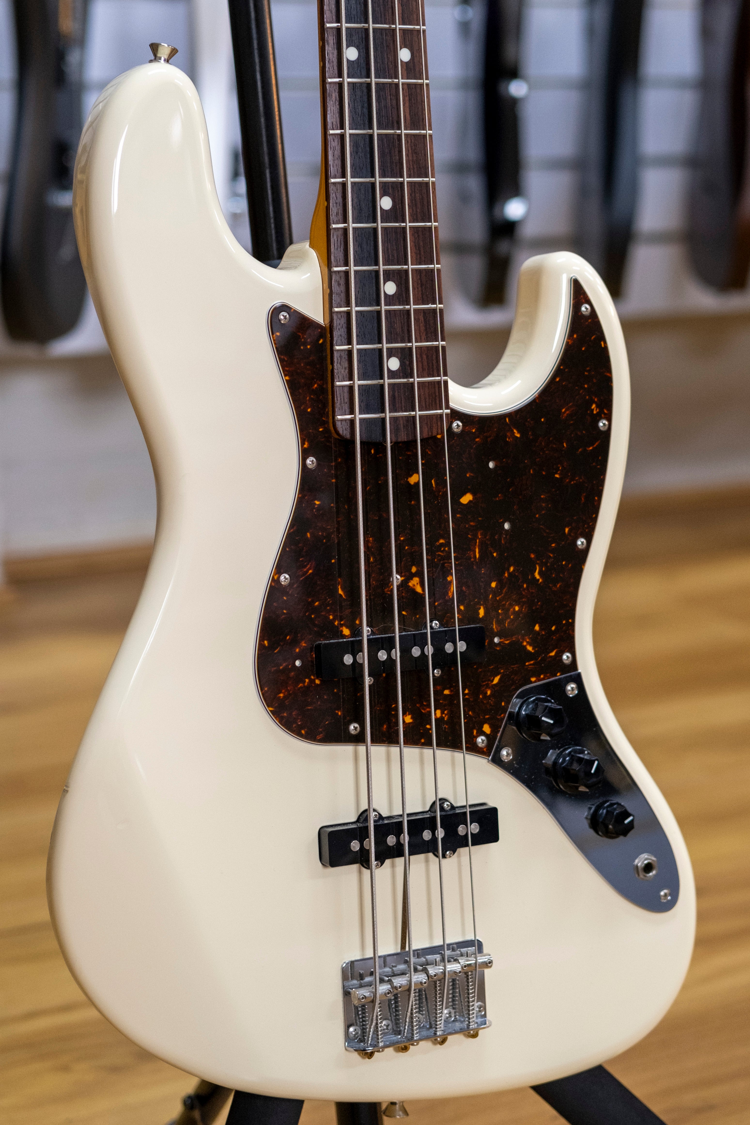 2011 Fender JB62 Jazz Bass Guitar (Vintage White)