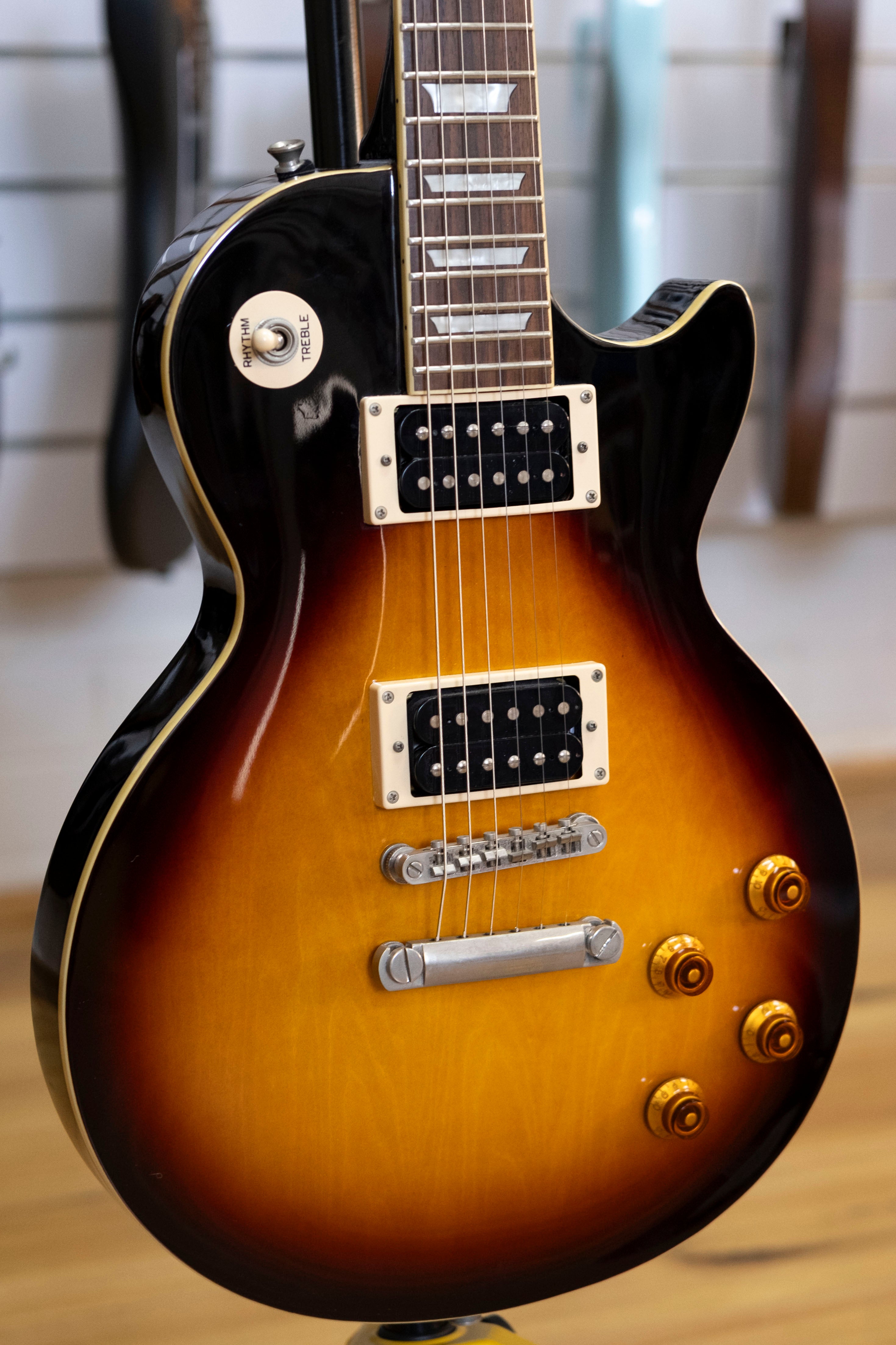 2010 Epiphone Les Paul Classic Plain Top Electric Guitar (Vintage Sunburst)