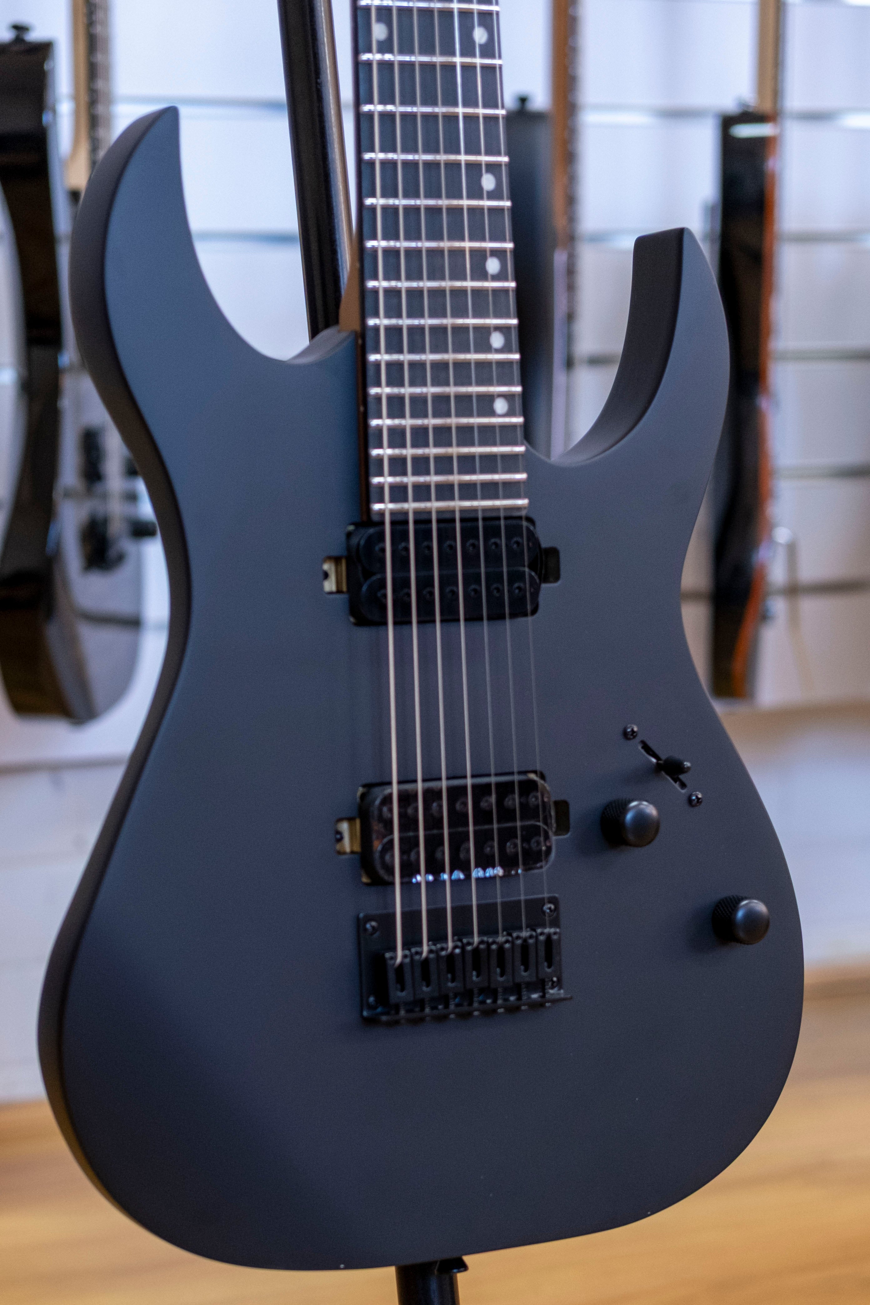 Spira Guitars 400 Series 7-String Electric Guitar (Satin Black)